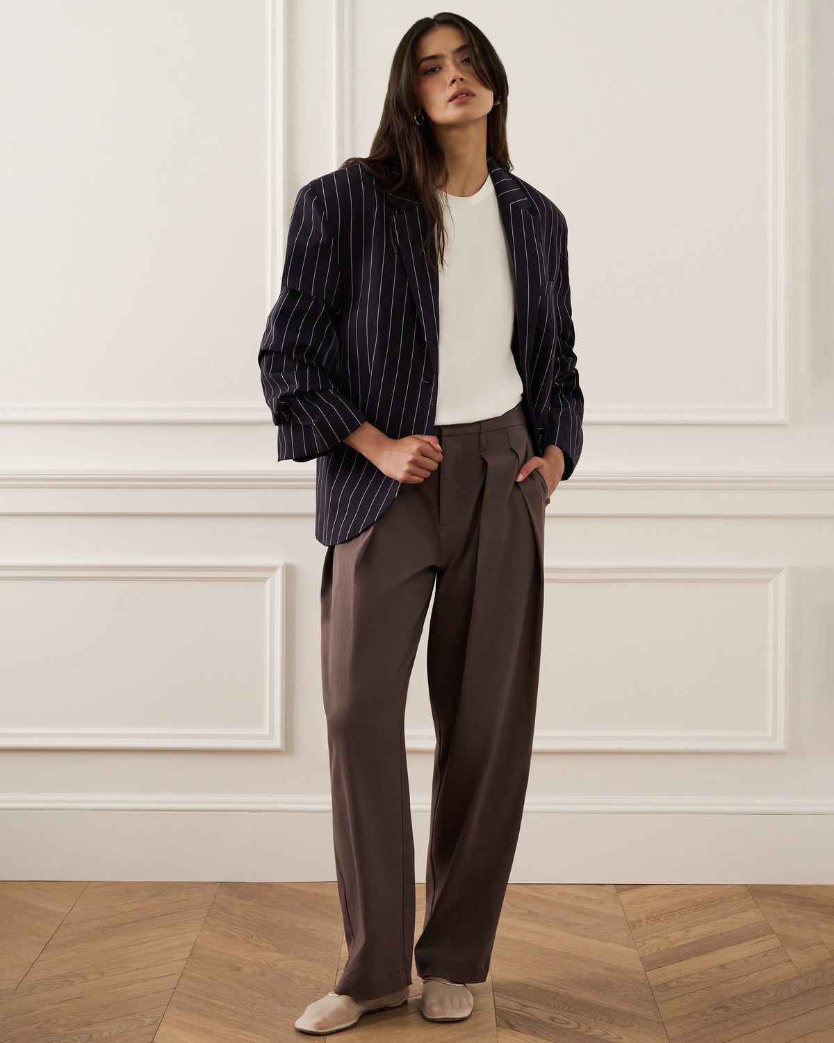 [Navy/White] - Model